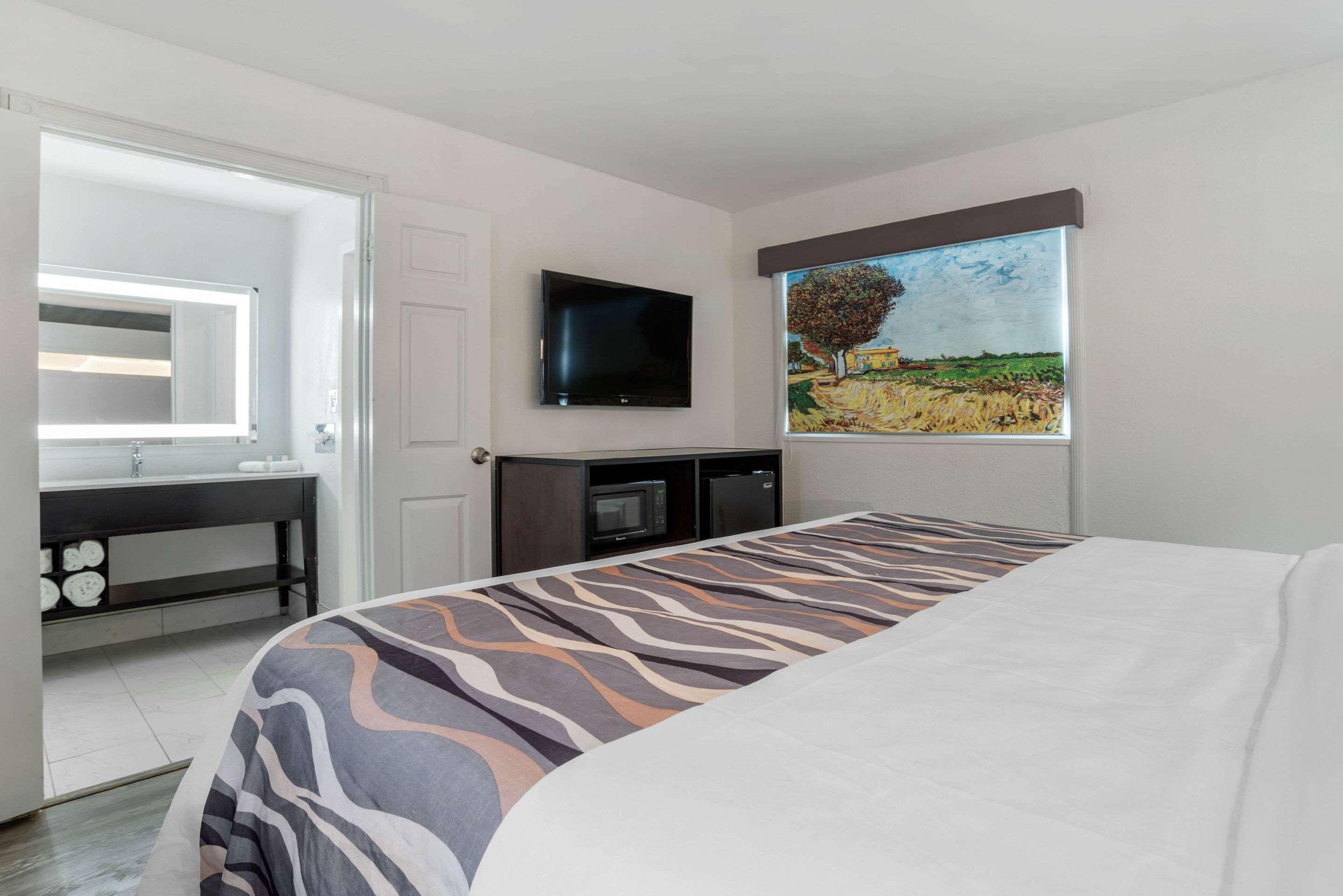 Baymont By Wyndham Montgomery Al Экстерьер фото