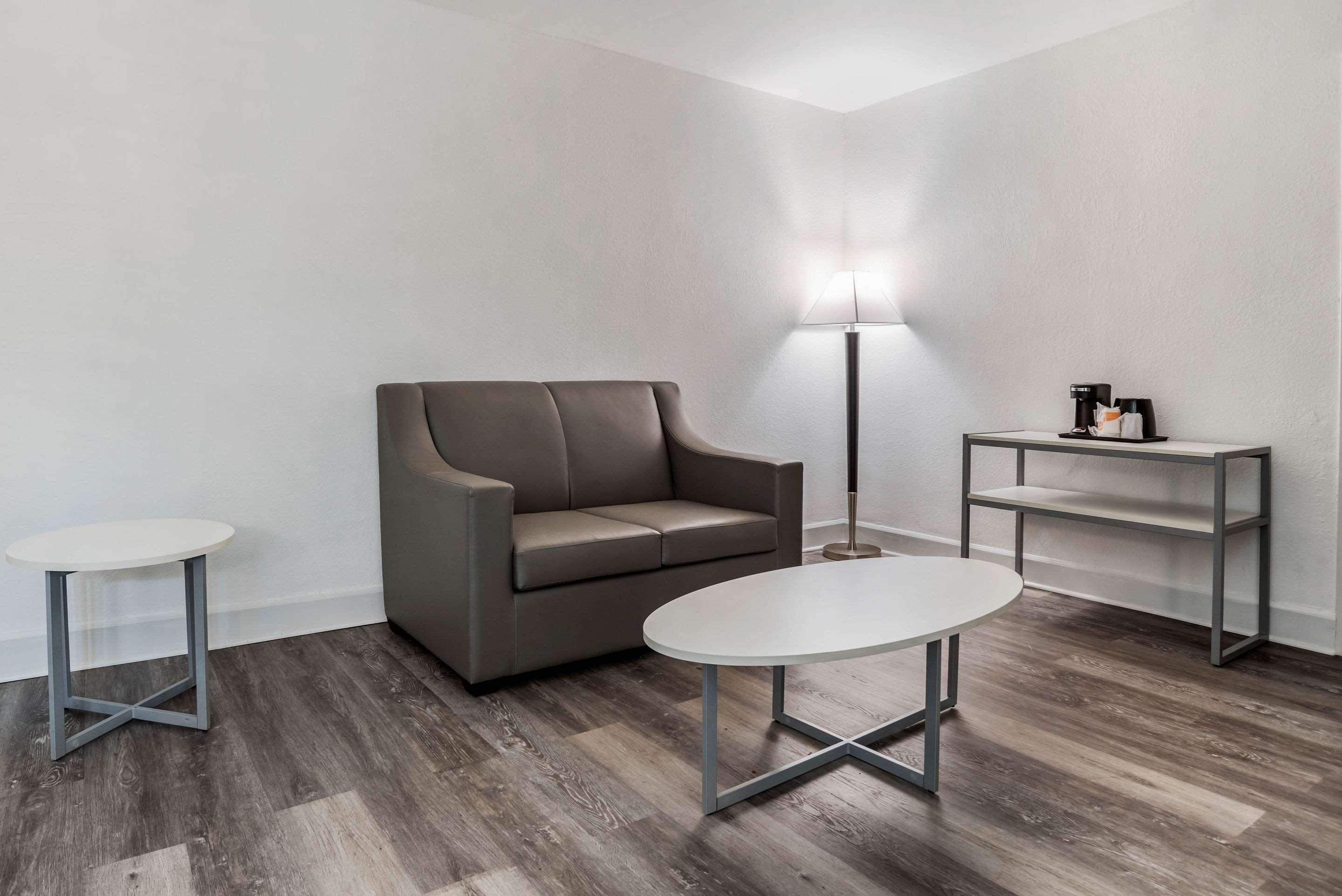 Baymont By Wyndham Montgomery Al Экстерьер фото