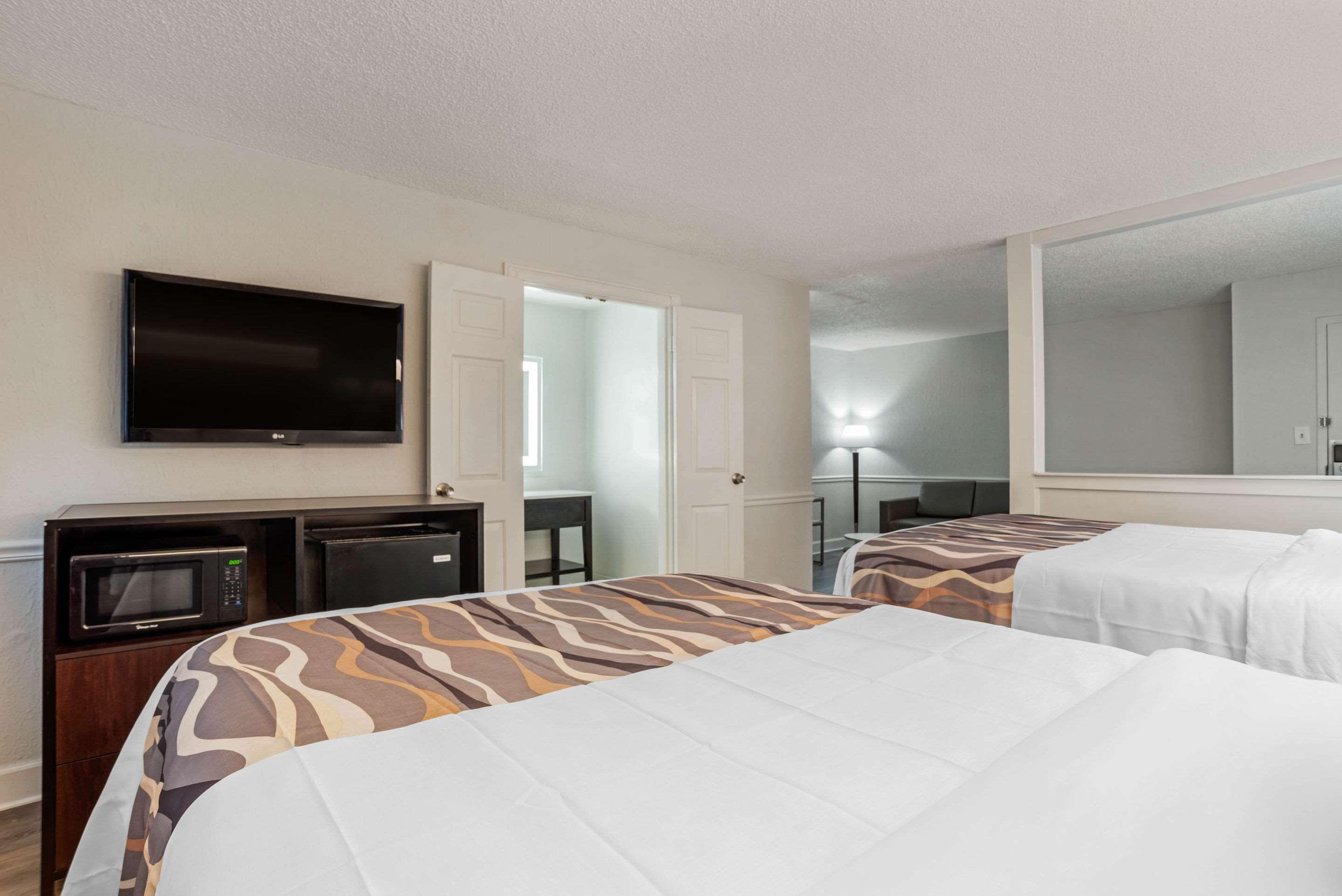 Baymont By Wyndham Montgomery Al Экстерьер фото