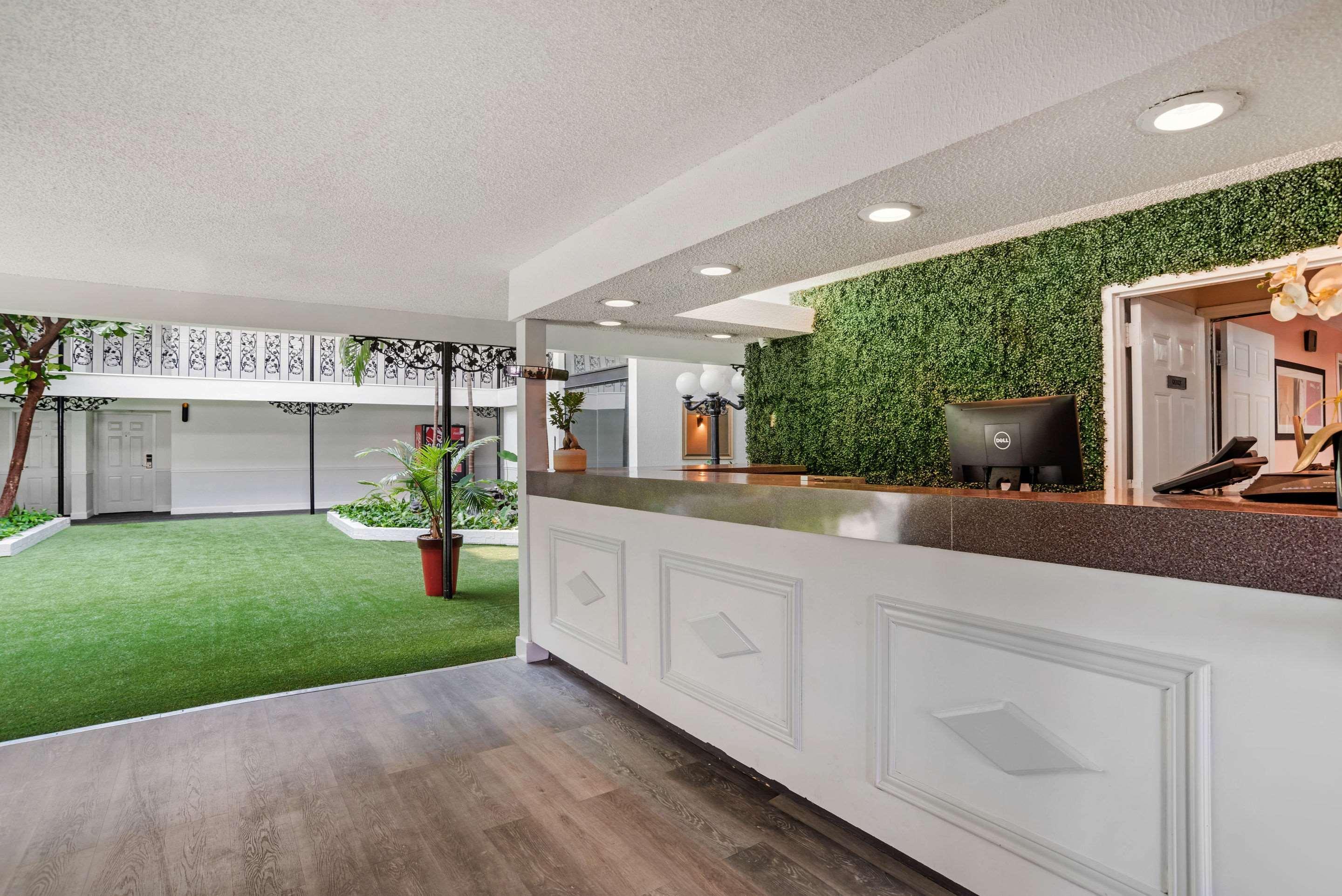 Baymont By Wyndham Montgomery Al Экстерьер фото