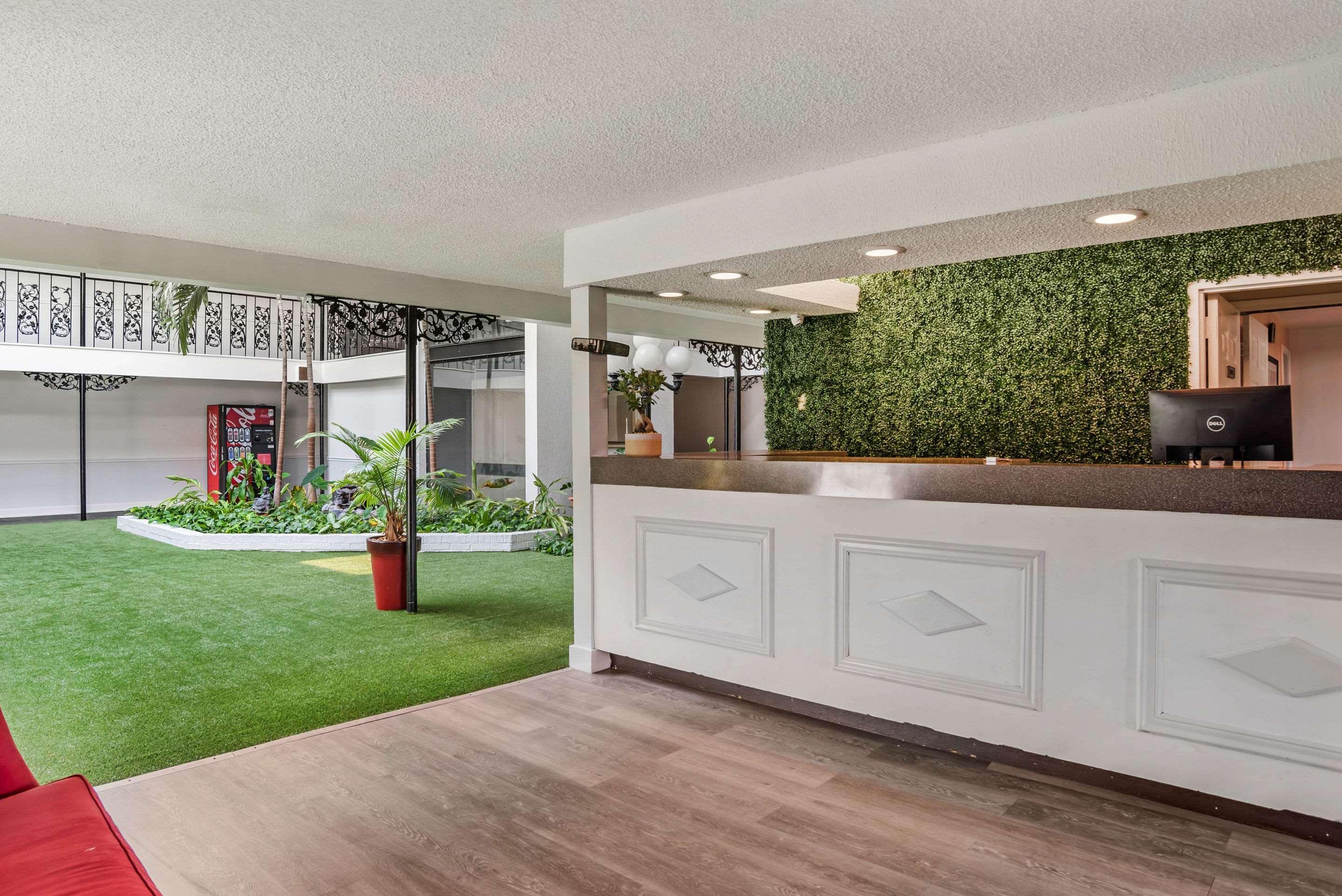 Baymont By Wyndham Montgomery Al Экстерьер фото