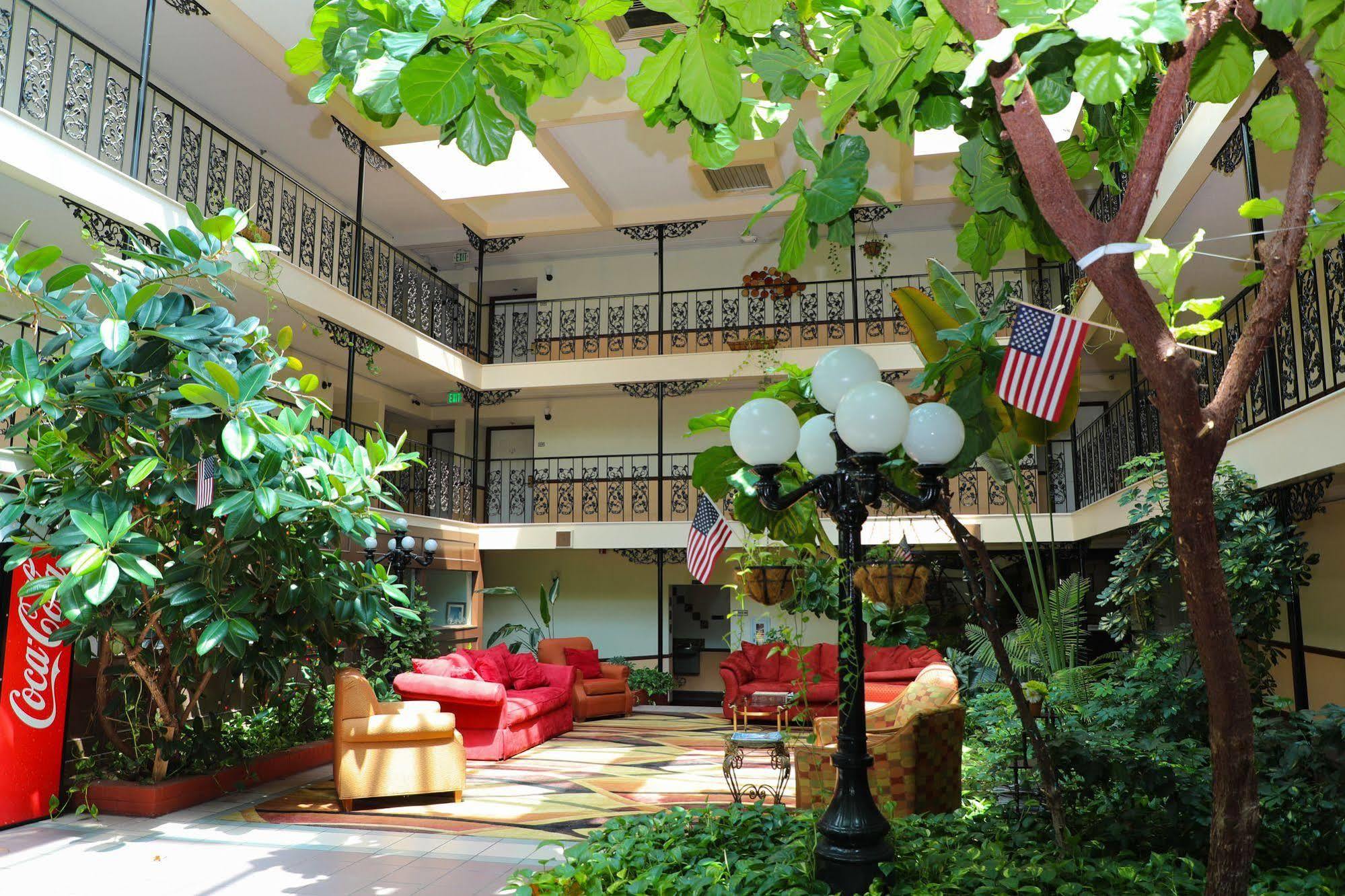 Baymont By Wyndham Montgomery Al Экстерьер фото